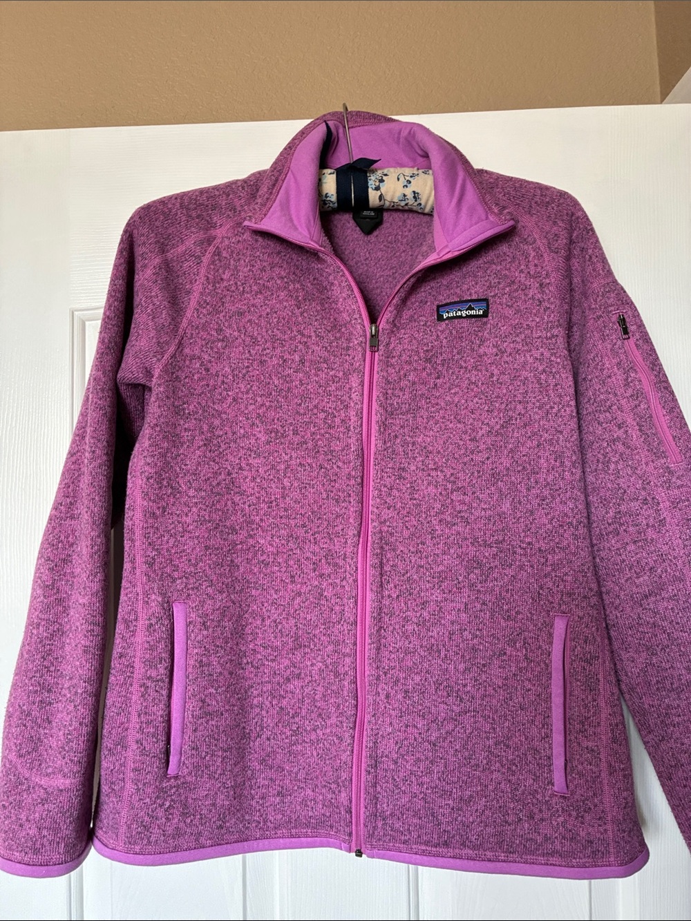 Patagonia Women’s Heathered Magenta Full-Zip Utility Jacket. Size M.